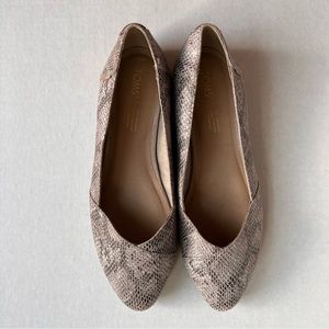 Toms Jutti Snakeskin Flats